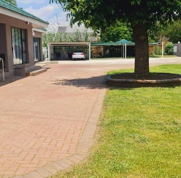 Starpoint Guest House Vereeniging Esterno foto
